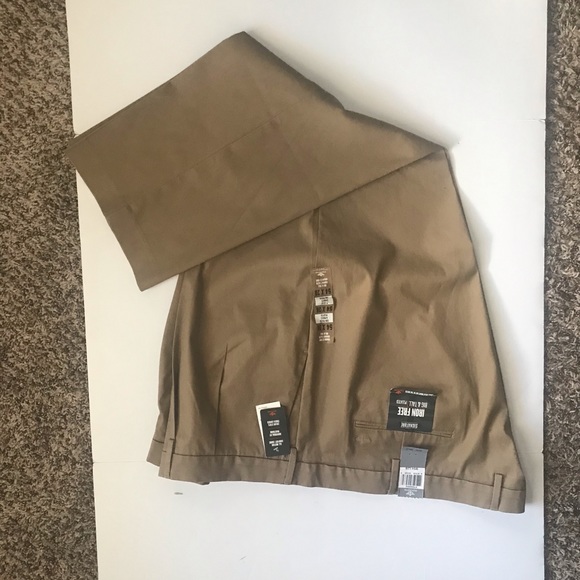CLEARANCE Dockers NWT Big & Tall Pleated Khakis - Picture 2 of 8